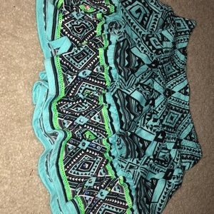 Maxing tie shirt and skirt